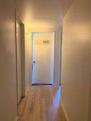 Interior - 2-bedroom studio in lovely Lancaster for your stay (Lancaster)