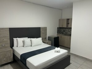 Classic Double Room | Iron/ironing board, free WiFi - Hotel Ciento Once Boutique (Medellín)