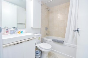 Double Room, Courtyard View | Bathroom - Plush Hotel (toronto)