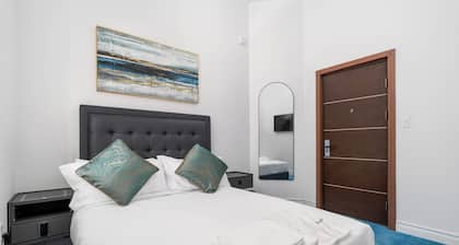 Plush Hotel