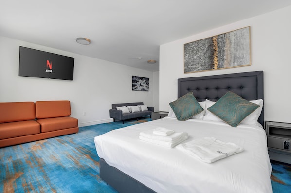 Exclusive Double Room, Park View | Egyptian cotton sheets, premium bedding, pillowtop beds, in-room safe - Plush Hotel (toronto)