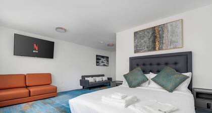 Plush Hotel