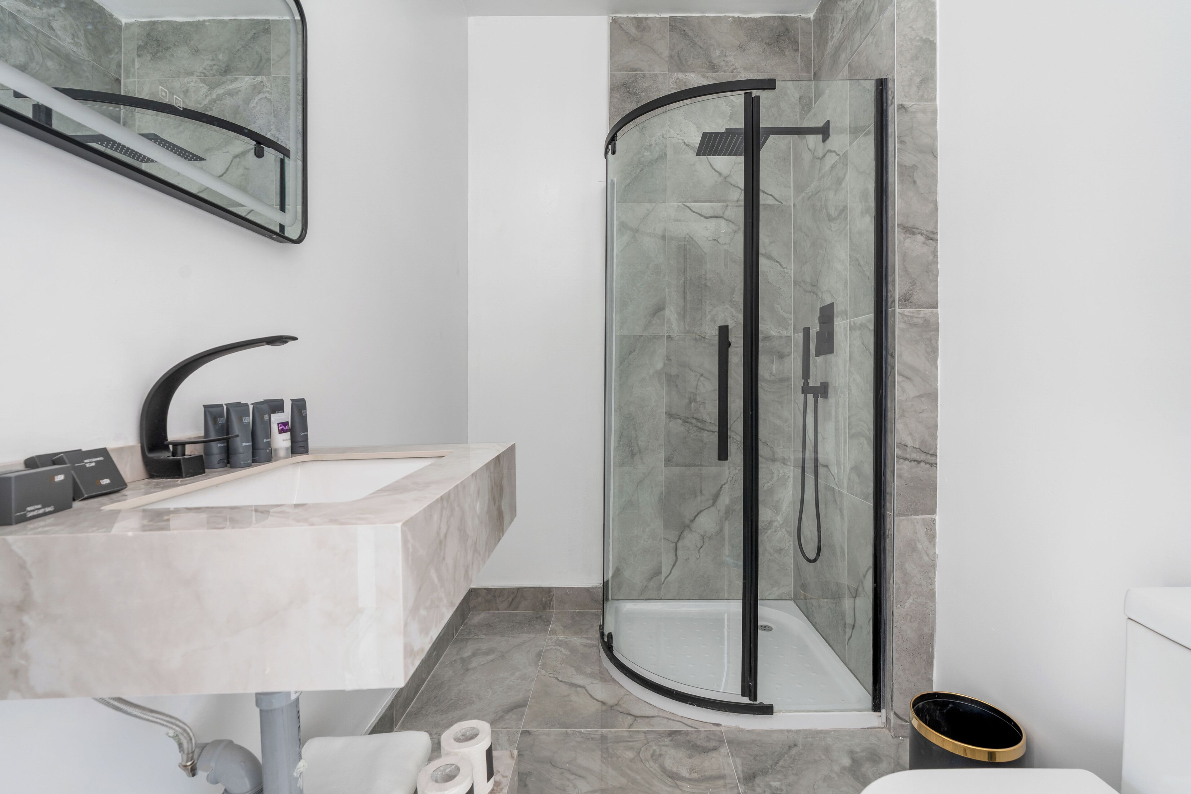 Habitación Elite doble, 1 cama de matrimonio | Baño | Ducha, artículos de higiene personal gratuitos y secador de pelo