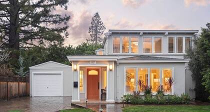Palo Alto DT Master bedroom near Stanford