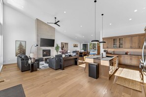 Living area - Ridge House- new home, sleeps 16, quiet neighborhood-, hot tub, trailer parking, pet friendly (McCall)