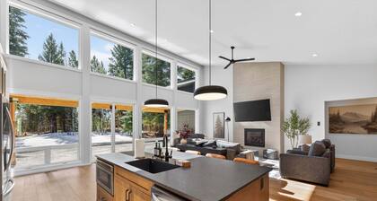Ridge House- new home, sleeps 16, quiet neighborhood-, hot tub, trailer parking, pet friendly