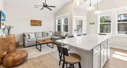 BQ1B - Cozy Corolla Retreat Near Beach & Community Pool