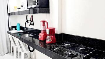 Suíte estúdio, sacada | Cozinha privada