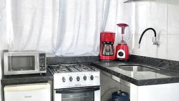 Studio Suite, Balcony, Sea View | Private kitchen