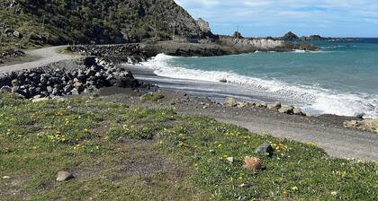 Ben Avon Views - Cape Palliser/Ngawi
Stunning ocean veiws, Fireplace & BBQ