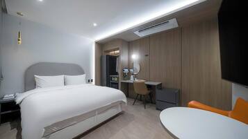 Premium bedding, in-room safe, desk, free WiFi