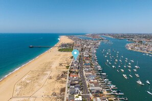 On the beach - Oceanfront Stay Near Newport Boardwalk (Newport Beach)