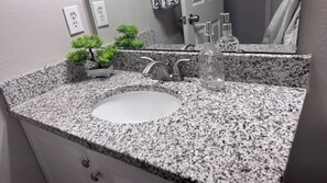 Bathroom - Modern & Cozy Private Room - Ideal for Long Stays (Charlotte)