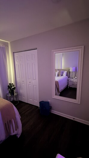 Room - Modern & Cozy Private Room - Ideal for Long Stays (Charlotte)