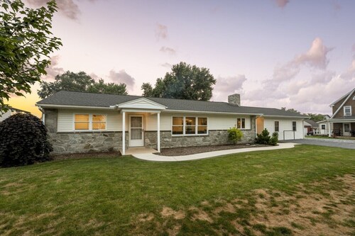 Cozy Family Getaway: Amish Farmland|Patio|Fire Pit|Central Lancaster County