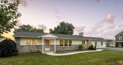 Cozy Family Getaway: Amish Farmland|Patio|Fire Pit|Central Lancaster County