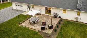 Cozy Family Getaway: Amish Farmland|Patio|Fire Pit|Central Lancaster County