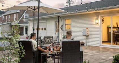 Cozy Family Getaway: Amish Farmland|Patio|Fire Pit|Central Lancaster County