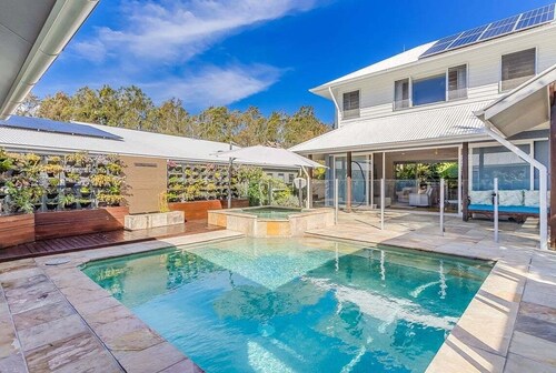 Macadamia Ocean Escape