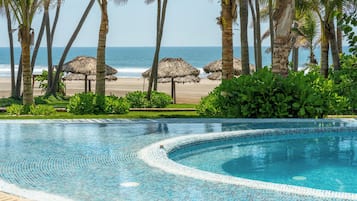 Luxury Apartment, Pool View | Pool