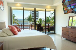Room - Luxury Condo with Private Beach 4BR (Acapulco)