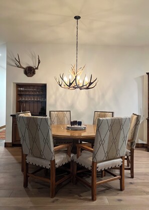 Dining - Beautiful 3-bedroom condo at the base of Warm Springs Ketchum Idaho (Ketchum)