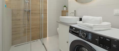 Shower, hair dryer, towels