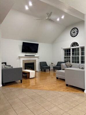 TV, fireplace