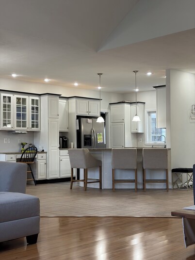 Resort over 2600ft of Single floor living&Heated Pool 20 Min to Gillette stadium