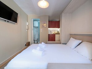 Iron/ironing board, WiFi, bed sheets - Studio with Garden – Cannes City Centre (Cannes)