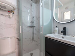 Shower, hair dryer, towels - Studio with Garden – Cannes City Centre (Cannes)