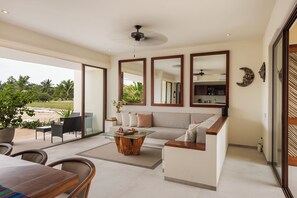 Smart TV - Serene 4 bedroom Beach Casita (Zihuatanejo)