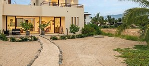 Exterior - Serene 4 bedroom Beach Casita (Zihuatanejo)