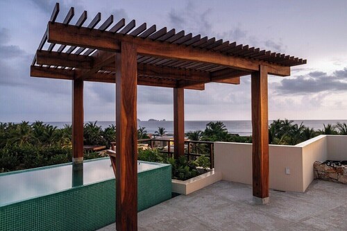 Luxury 4 Bedroom Beach Casa