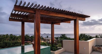 Luxury 4 Bedroom Beach Casa