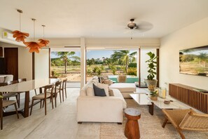 Smart TV - Luxury 4BR Beach Casita (Zihuatanejo)
