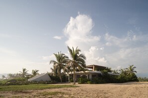 Exterior - Stylish 4BR Beach Casita (Zihuatanejo)