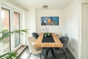 Dining - Balcony Flat in the Heart of West End (Greater London)