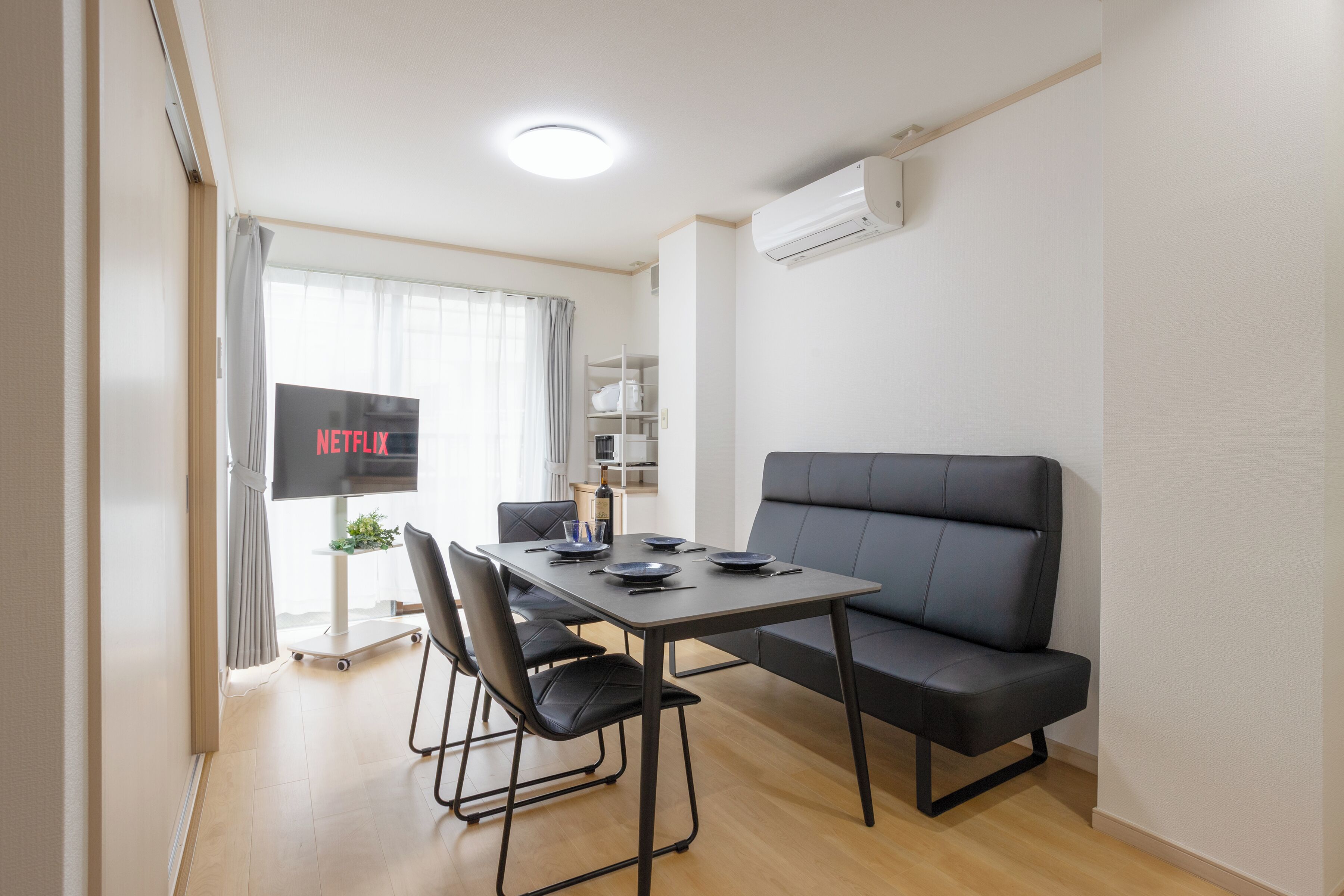Classic House, 1 Bedroom | In-room dining