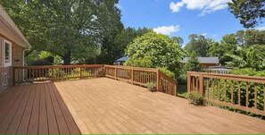 Terrace/patio - 3-bedroom house in fabulous Cary with cool neighborhood vibes (Cary)