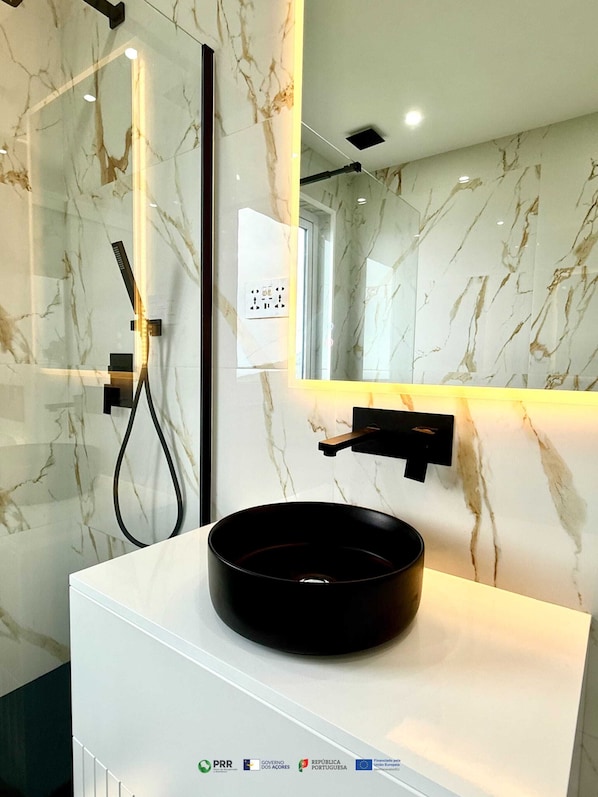 Eco-friendly toiletries, towels