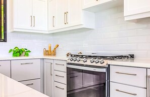 House, 3 Bedrooms, Private Pool, Ocean View | Private kitchen - Trono del Pacifico (Chontales)