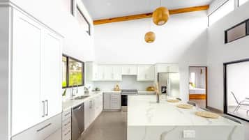 Ferienhaus, 3 Schlafzimmer, eigener Pool, Meerblick | Eigene Küche