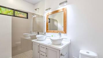 Ferienhaus, 3 Schlafzimmer, eigener Pool, Meerblick | Badezimmer