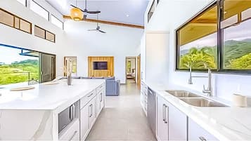 Ferienhaus, 3 Schlafzimmer, eigener Pool, Meerblick | Eigene Küche