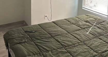 Cozy bedroom in peaceful Raleigh with AC