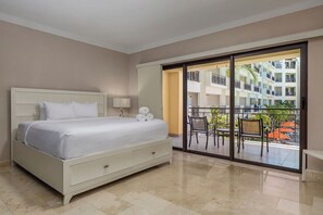 Iron/ironing board, WiFi - Beautiful 2BR2BA with Great Amenities @ PalmBeach (Noord)