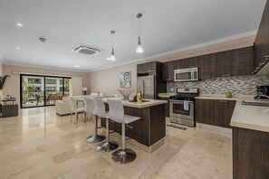 Private kitchen - Beautiful 2BR2BA with Great Amenities @ PalmBeach (Noord)