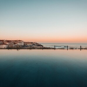 Pool - Noah Surf House (Torres Vedras)