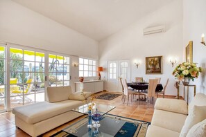 Living area - Stunning Villa with Breathtaking Ocean View (Mogán)